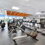 The Queen B! Water & Skyline Views - Renovated
