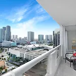 The Queen B! Water & Skyline Views - Renovated