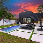 Stylish New Villa W Heated Pool Maximalist