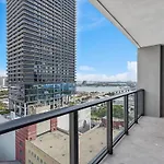 X-Lounge - High-Rise With Rooftop Pool & Panoramic City Views