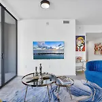 Vacaywood - High-Rise With Rooftop Pool & Panoramic City Views