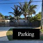 Koze 2 Bedroom Home With King And Queen Beds, Near Everything Trendy