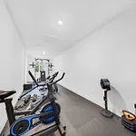 Stylish 1-Br Urban Escape