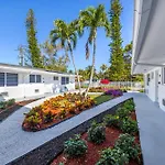 Contemporary Studio Apartment In Miami