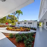 Modern Studio Retreat In The Heart Of Miami