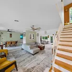 Spacious Miami Home With Garden