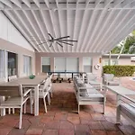 Tropical Waterfront Family Oasis - Amazing Location