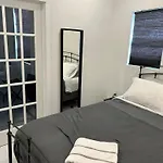 Gorgeous Private Room, Near The Airport - Free Parking - 02