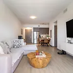 Luxury Getaway In Miami Sleeps 3 Getaway With Pool - Prime Location