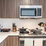 Luxury Getaway In Miami Sleeps 3 Getaway With Pool - Prime Location