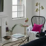Colorful 2Br In Miami River Inn