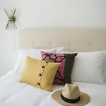 Simple 2Br In Miami River Inn By Sonder