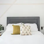 Simple 2Br In Miami River Inn By Sonder