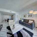 Luxury 5-Star Condo @47Th Floor In Icon Brickell !