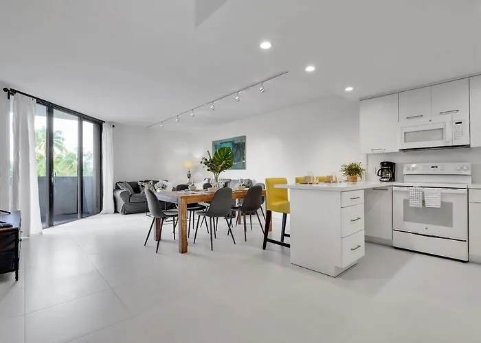 Newly Remodeled - Key Colony Apartment