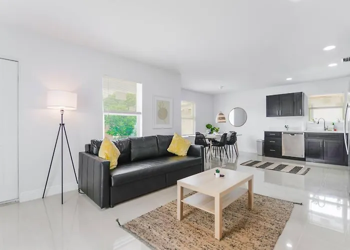 Lovely Apartment 3 Bedrooms 2 Bathroom At Liberty City