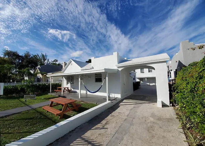 Sunny Apt Near Wynwood, Midtown & Design District