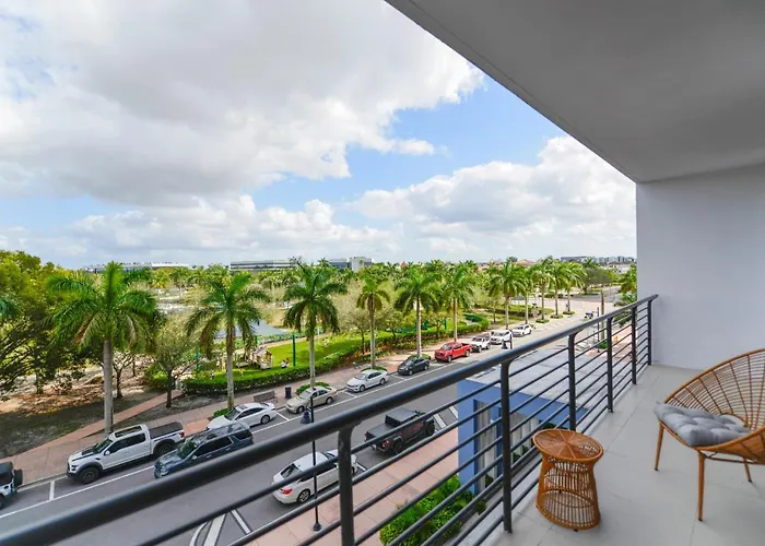 Cozy 1- 1 Bedroom Steps From Downtown Doral Park