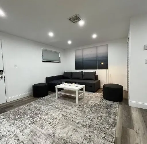 Reach-Miami Hosting: Luxury Apartment Near Brickell