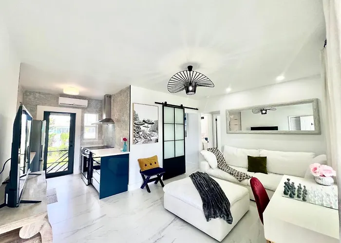 3 Seasons At The Carrington 3 Separate 2 Bedroom 1 Bathroom Apartments And A 3 Bedroom 2 Bathroom Villa
