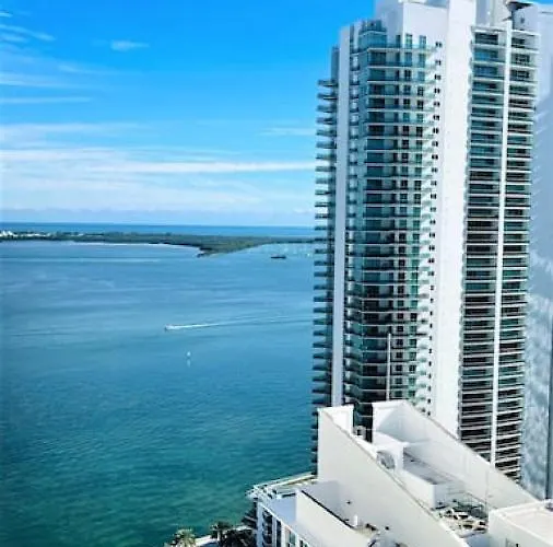 Airbnb-Friendly Balcony Brickell Condo With Parking