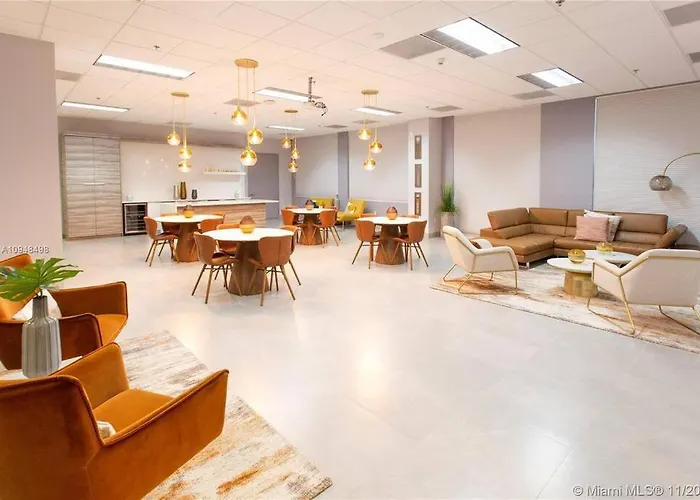 Spacious Ocean View Unit In The Heart Of Brickell