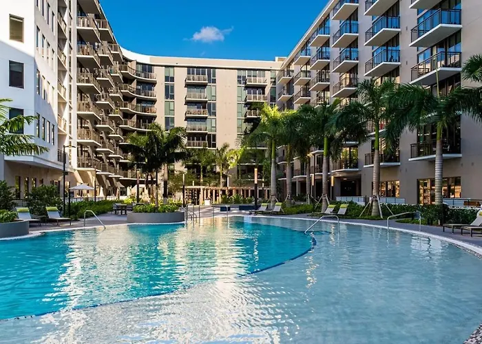 Upscale 2-Bedroom Condo Balcony And Pool View & Luxury Amenities In Miami-Doral, Mins To Miami Intl