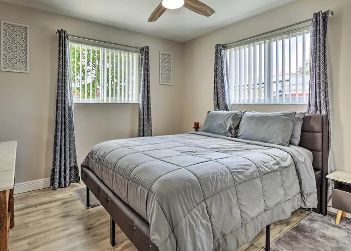 Gated Southern Miami Home 22 Mi To Downtown!