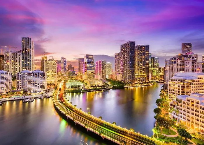 Iconic Luxurious 2 Bedroom Suite Poolview & Bay View Downtown Miami