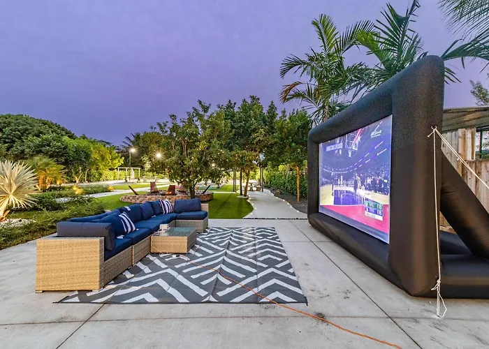 Mega Fun Villa Northwest Miami By The Glamhomes