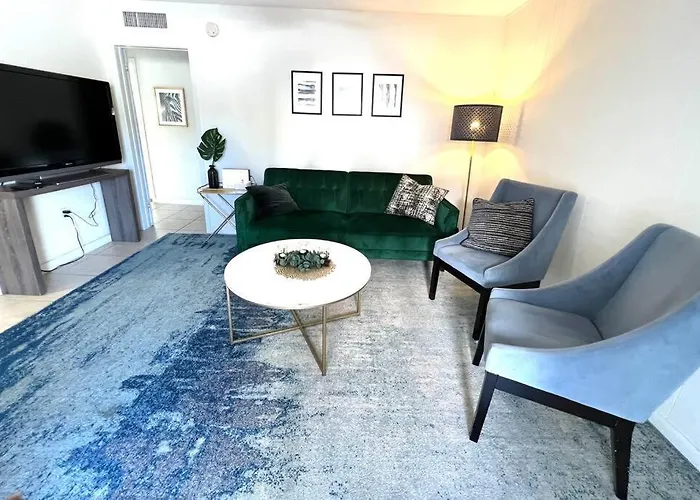 Location! Apartment In Coconut Grove With Parking