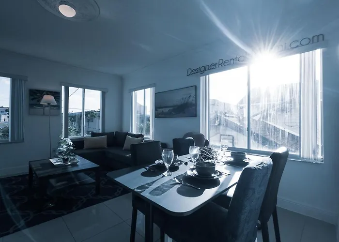 Marlins Park Suites - Apt 3 - Cuba Libre Suite
