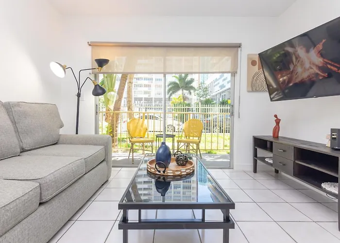 One Bedroom Apartment - With Parking & Balcony - Heart Of Wynwood