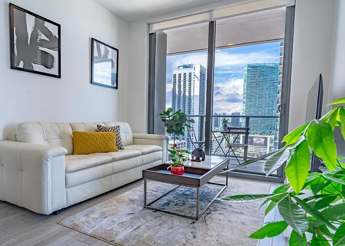 Luxurious 2-Bed Apartment With Breathtaking Bay Views!!