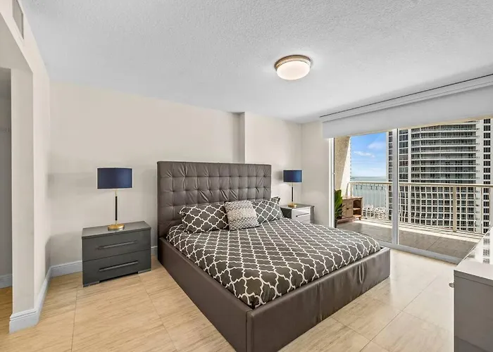 Central Unit With Ocean & City View Club At Brickell Bay