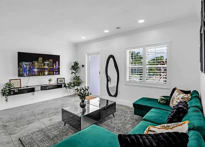 Miami Luxury Home! Next To Miami Airport And Beach