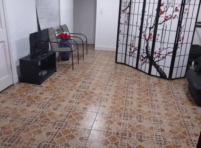 Omar\'S Place - Shared Rooms