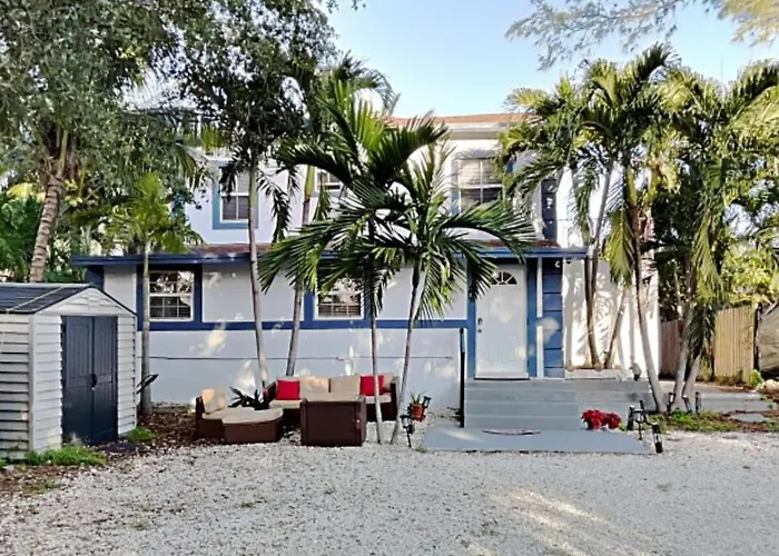 Miami Townhouse With Patio, Gazebo, Free Parking, Centrally Located