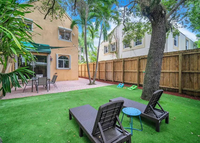 Center Grove - Lush & Spacious & New - 3 Bedrooms