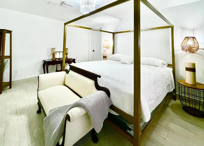 Akeyi Miami305 Private Bedrooms