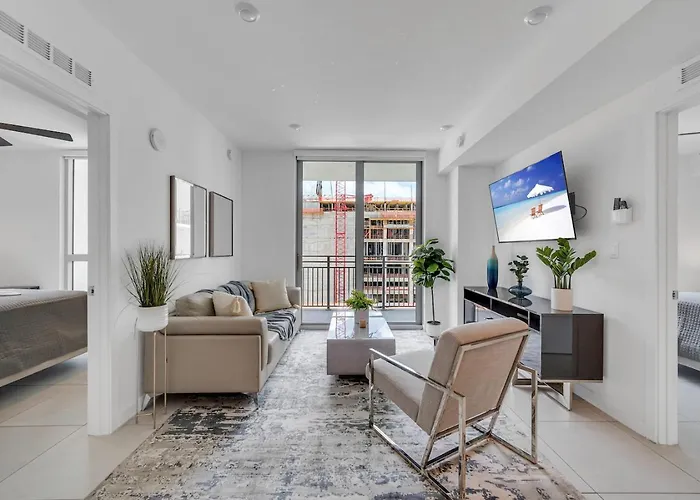 Centrally Located 2 Bed In The Heart Of Downtown With Free Parkin