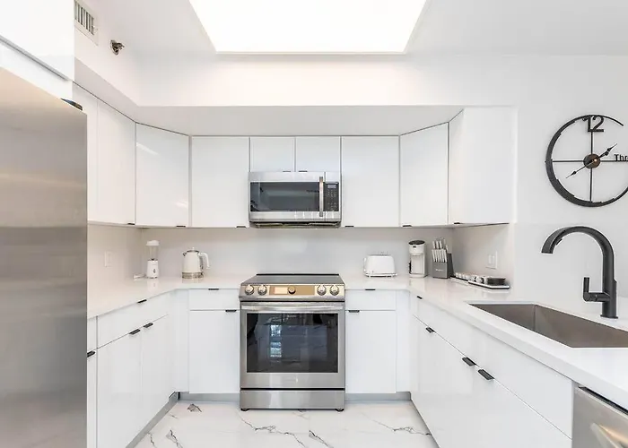 Luxury Vip 3 Bed 2 Bath Apartment Yacht Club Aventura