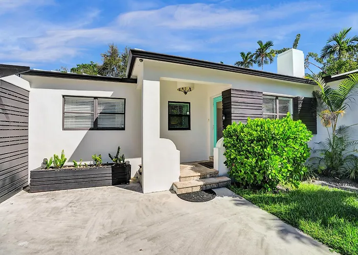 Azzure 10 Mins To South Beach Miami 4 Bedroom Villa