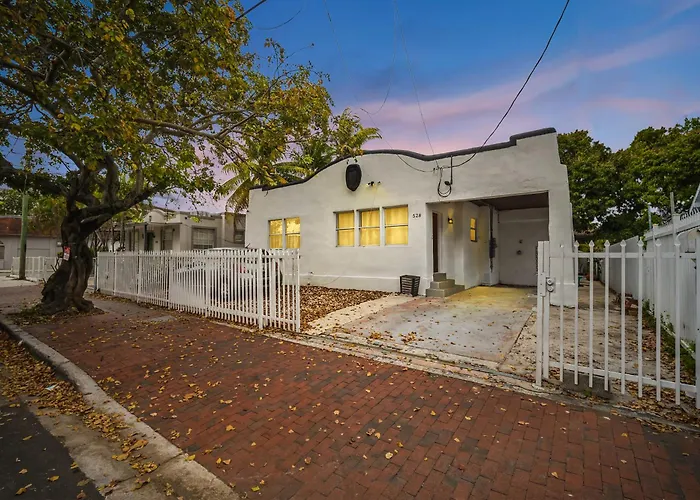 New! Havana Nights Villa ! Walk To Calle Ocho!