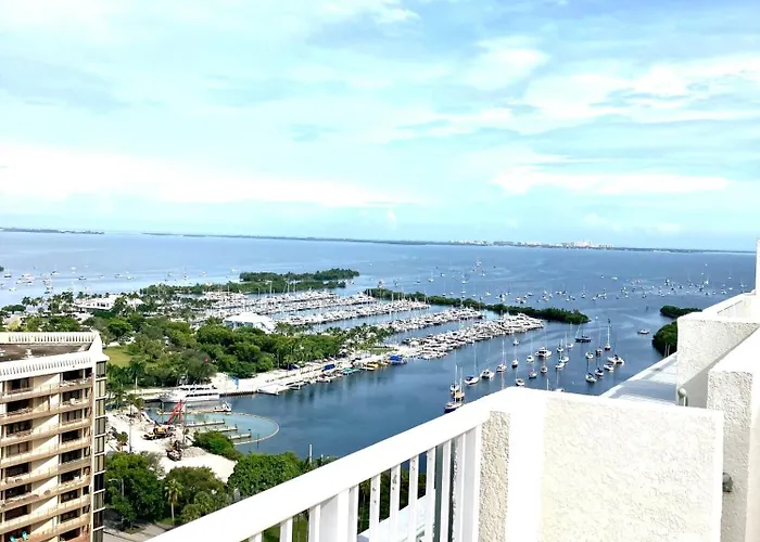 Luxury Penthouse With Private Rooftop Terrace In Coconut Grove Hotel