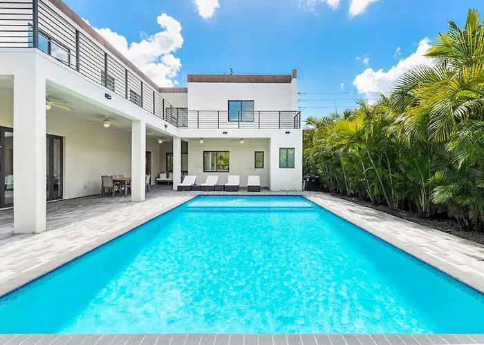 Granada Modern Luxury In Massive Mansion With Heated Pool