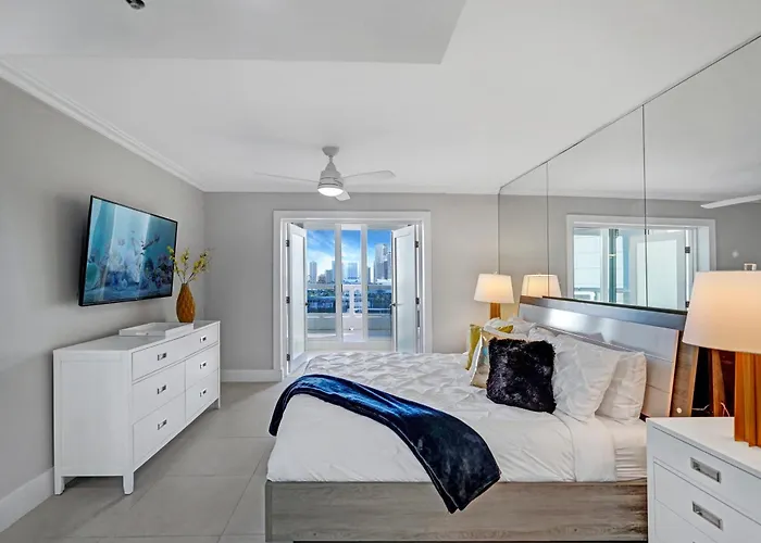 Over The Moon! Miami Skyline And Water Views!