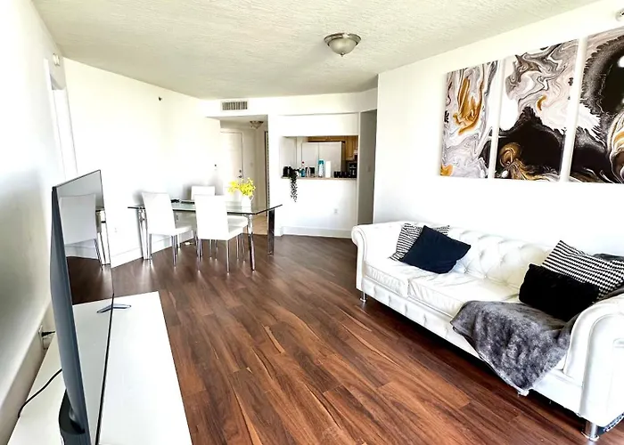 Private Bedroom 1 Block From Downtown Miami