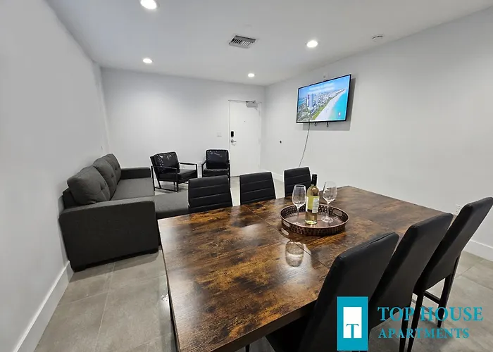 645 Airport Top House Apartments