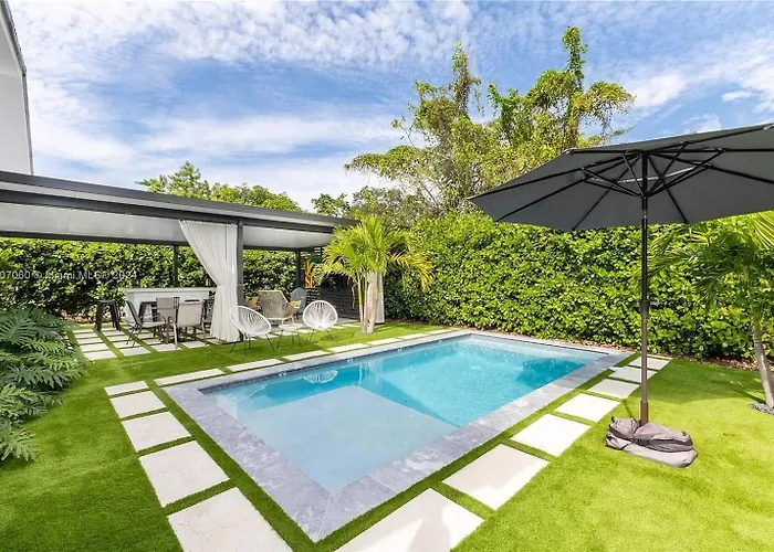 15 Guests Luxury Miami House With Pool & Gazebo!